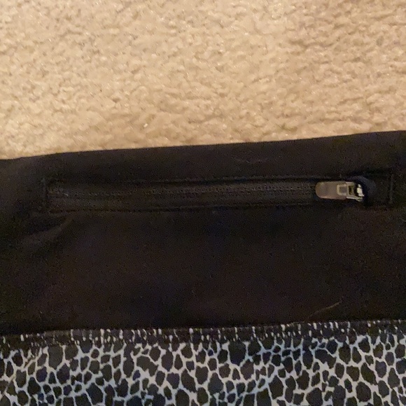 Dri-fit Nike Leopard Print Capri Leggings - Picture 3 of 4